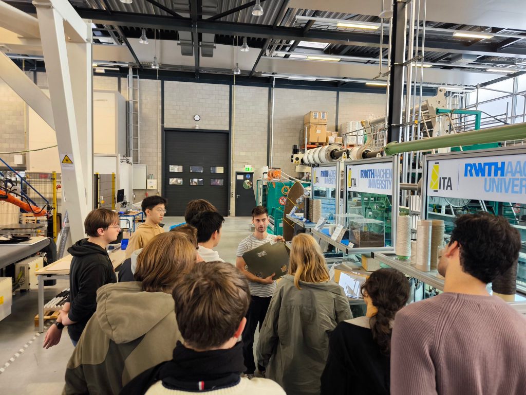 Führung durch Werkshallen